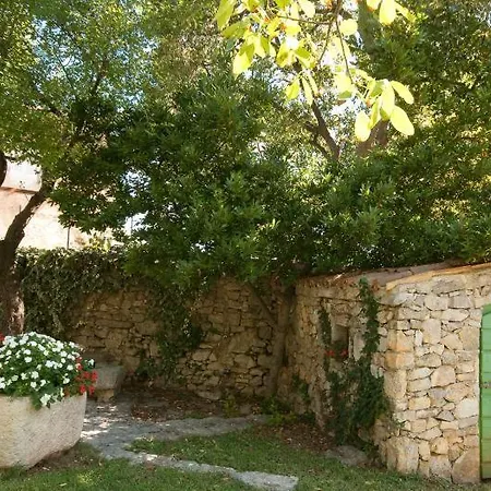 Maja Stone House Feriehus *