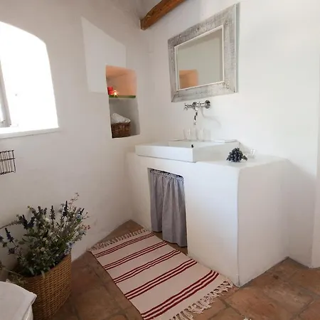 Feriehus Maja Stone House *