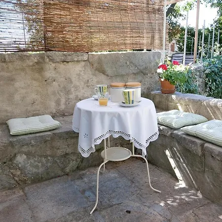 Feriehus Maja Stone House *