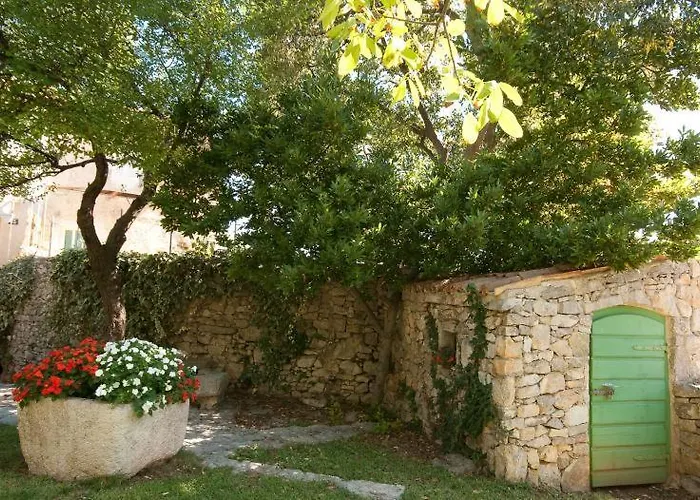 Maja Stone House Semesterbostad *